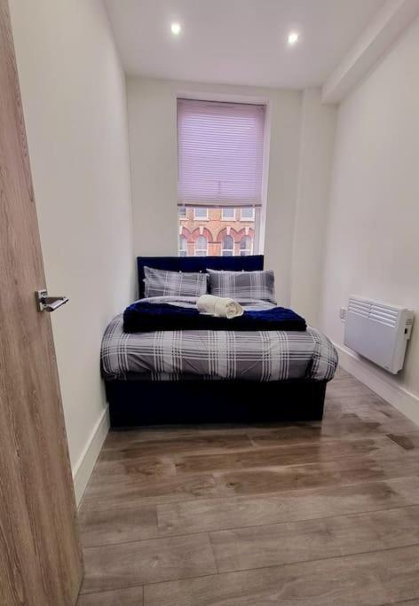 2 Bed Cosy Flat Close To Bus & Tube Station London Exterior photo